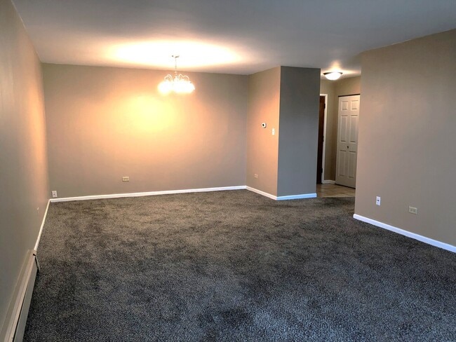 Building Photo - 1331 S Finley Rd