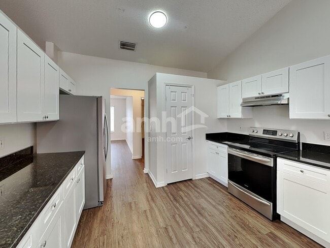 Foto del edificio - 1001 SW Hamrock Ave