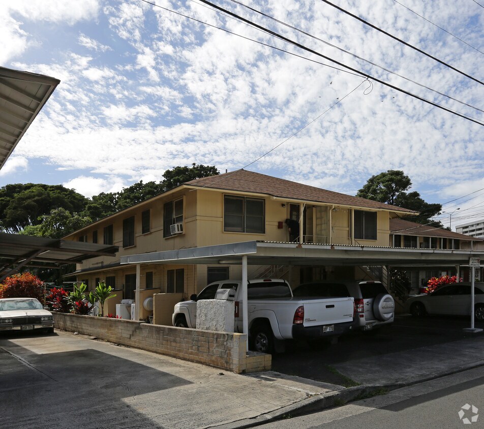 Building Photo - 2924 Varsity Cir