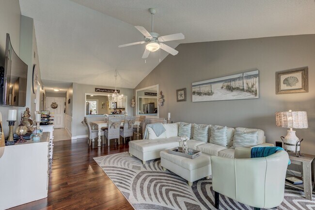 Foto del edificio - 3/2 CONDO IN LELY GOLF ESTATES IN NAPLES.