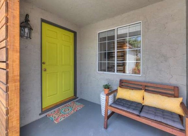 Foto del edificio - Beautifully Remodeled Home in Fantastic Westside Village/Palms location