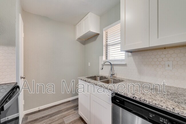 Foto del edificio - 8110 Skillman St