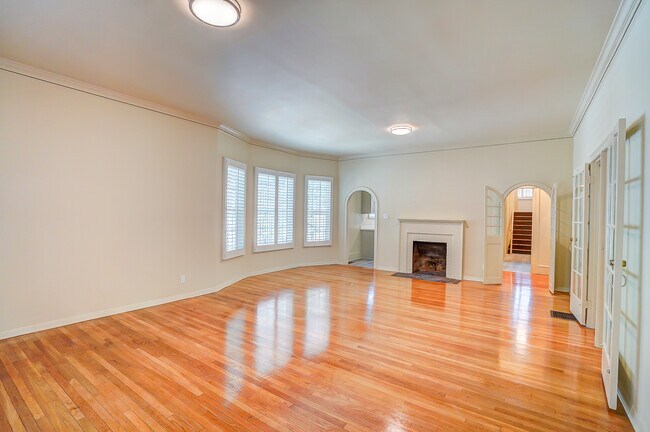 Building Photo - 2640 Monmouth Ave