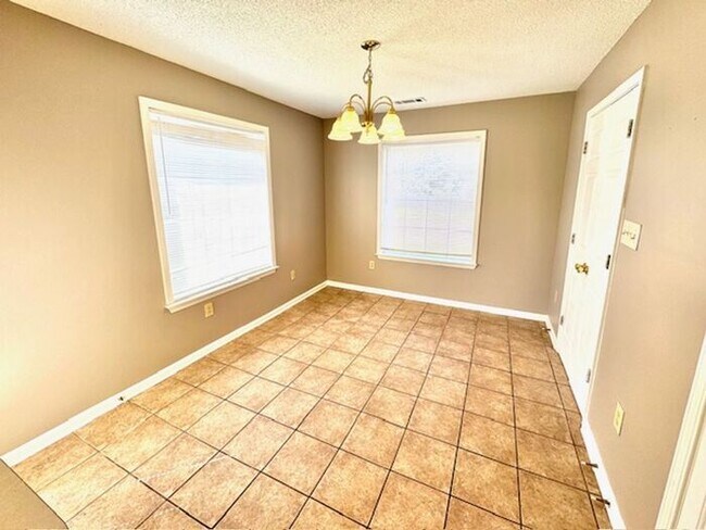 Foto del edificio - Now Leasing a 4-Bedroom 2.5 Bath Home