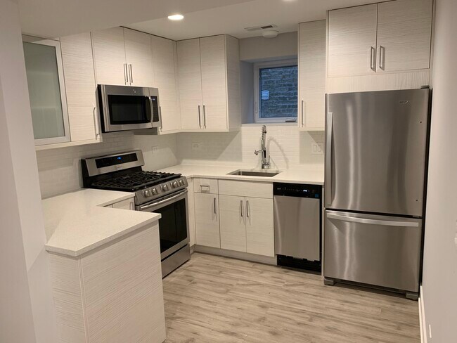 Foto del edificio - 3706 N Drake Ave