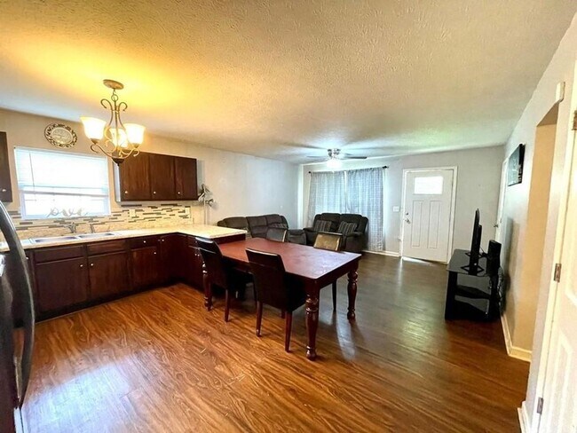 Foto del edificio - 304 Fairview Ave