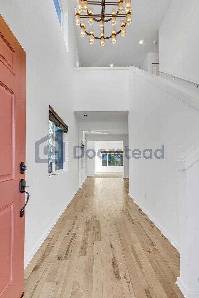 Building Photo - 4202 O Pl NE