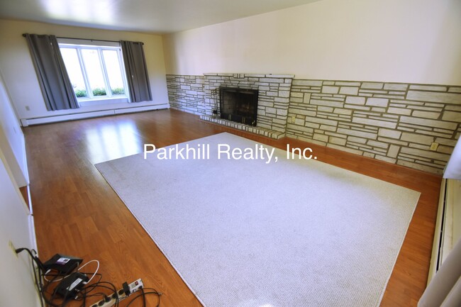 Building Photo - 122 E Plainfield Ave