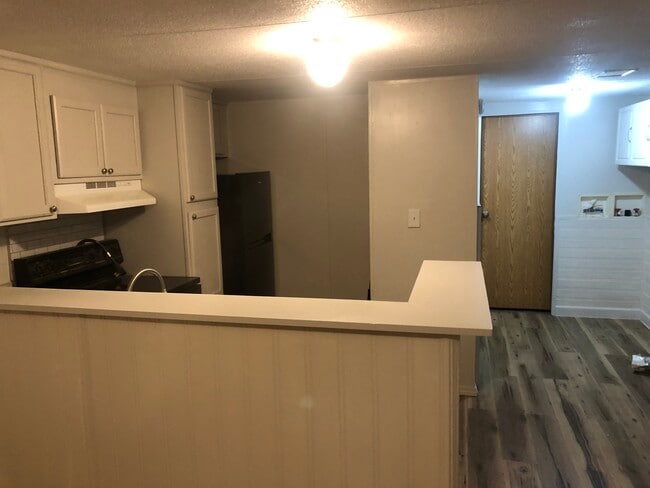 Building Photo - 1151 Oakwood Rd