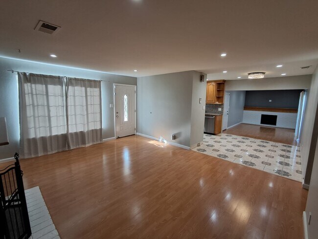 Foto del edificio - 2211 Bowers Ave