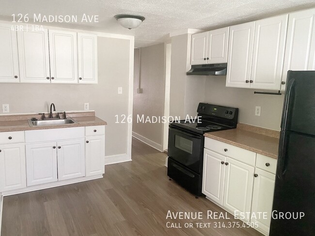 Building Photo - Just Listed!