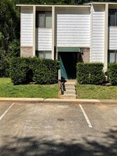 Building Photo - 220 Candlebrook Dr