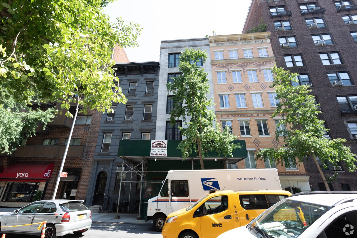Primary Photo - 323 E 53rd St