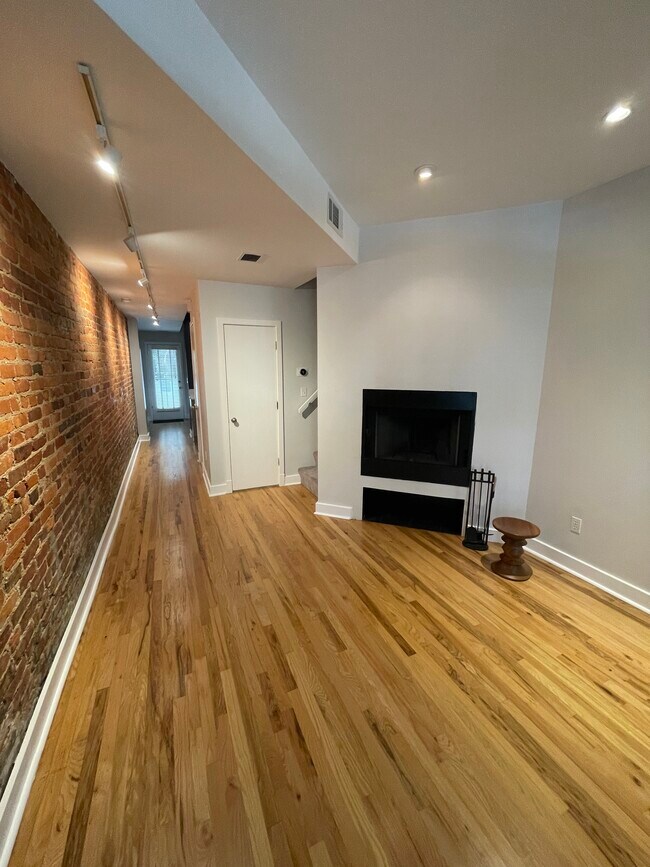 Building Photo - 1658 Kalorama Rd NW