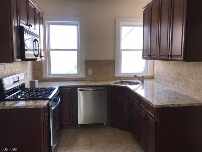 Building Photo - 82 Personette Ave