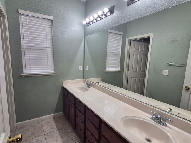 Foto del edificio - Beautiful 4 bedroom 3 bath home