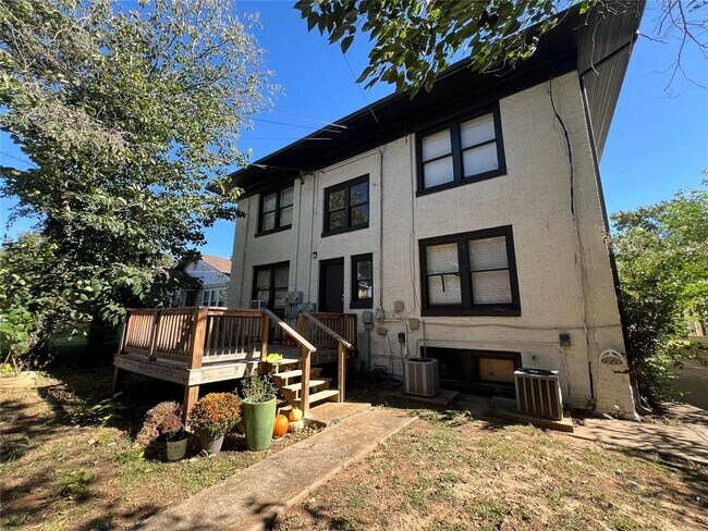 Building Photo - 3019 N Robinson Ave