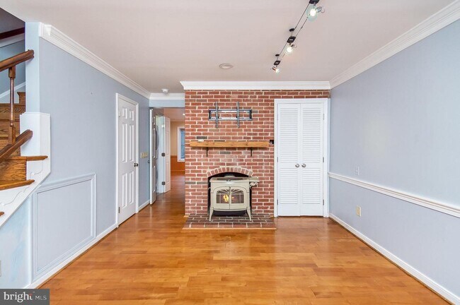Foto del edificio - 818 Bashford Ln