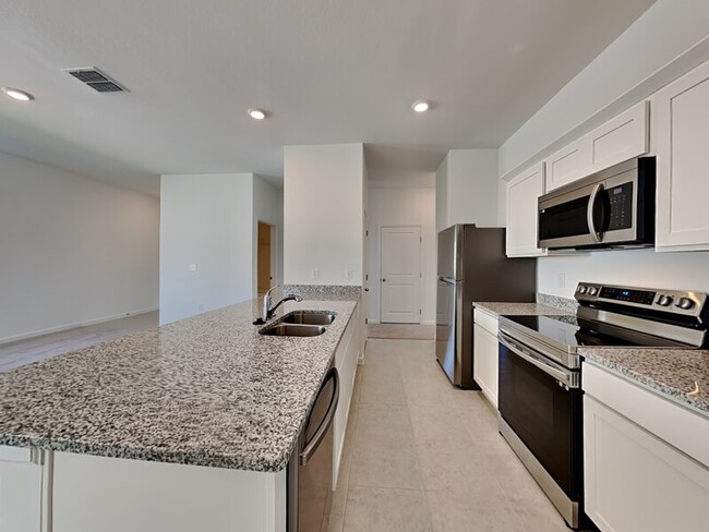 Building Photo - 463 Hennepin Lp