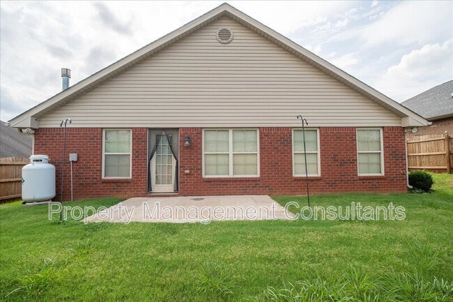 Building Photo - 108 Oak Shade Dr
