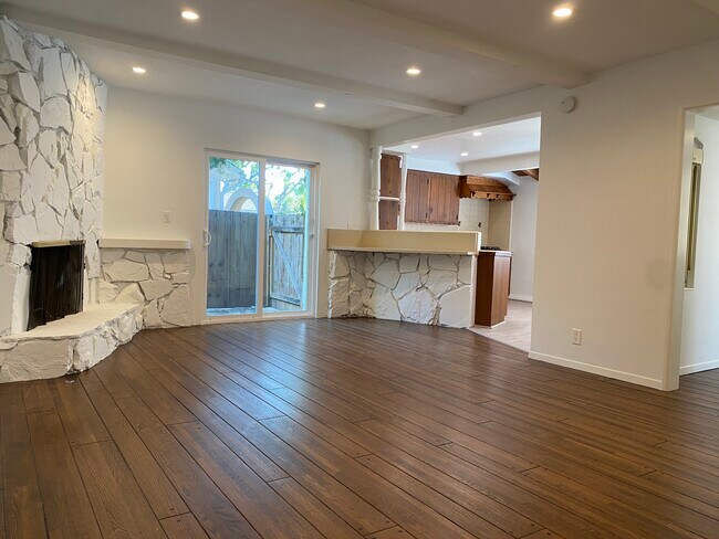 Building Photo - 5332 Don Pio Dr