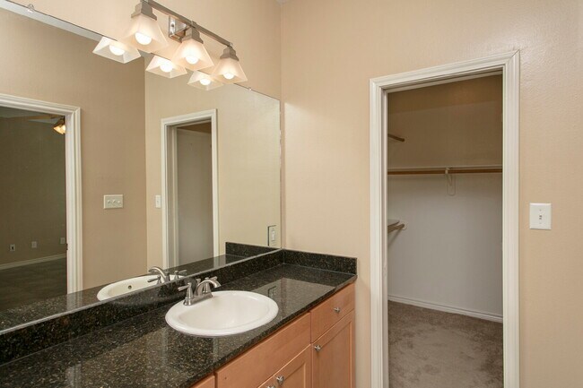 Foto del edificio - 411 Montauk Ct