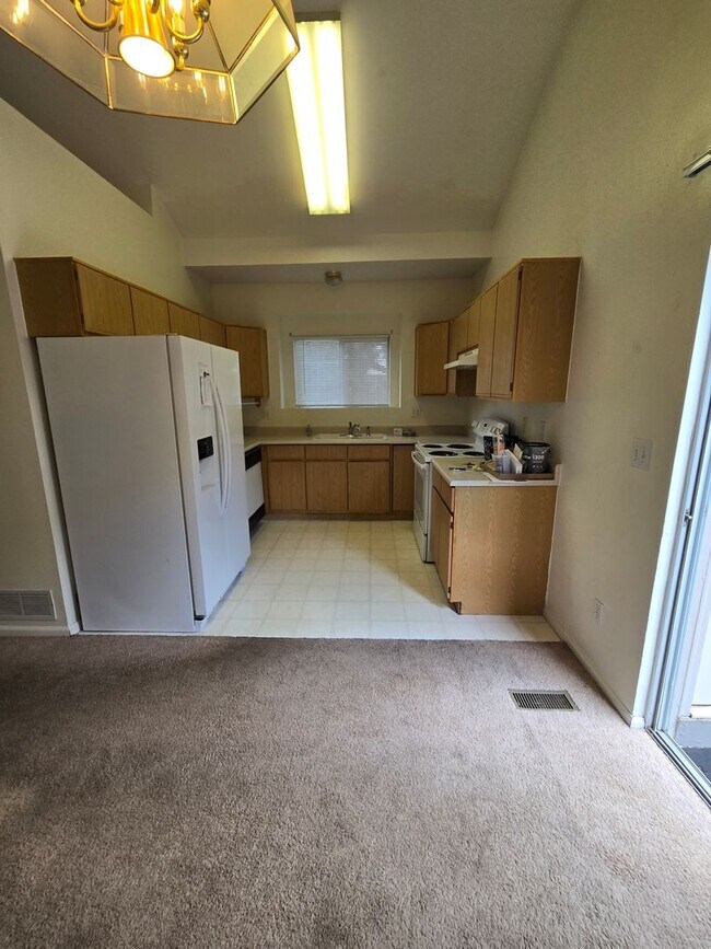 Foto del edificio - Great 3 bedroom townhome