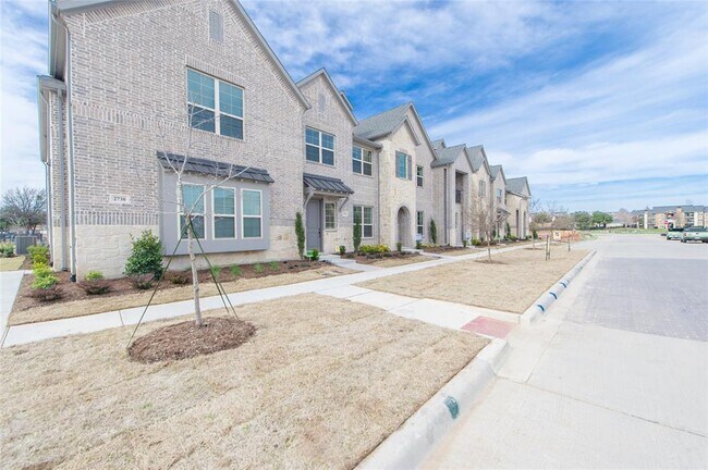 Foto del edificio - 2736 Shelby Dr