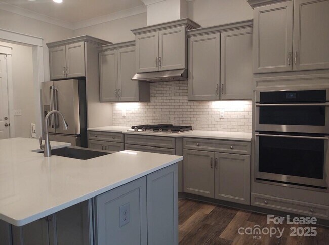 Foto del edificio - 4836 Blanchard Wy