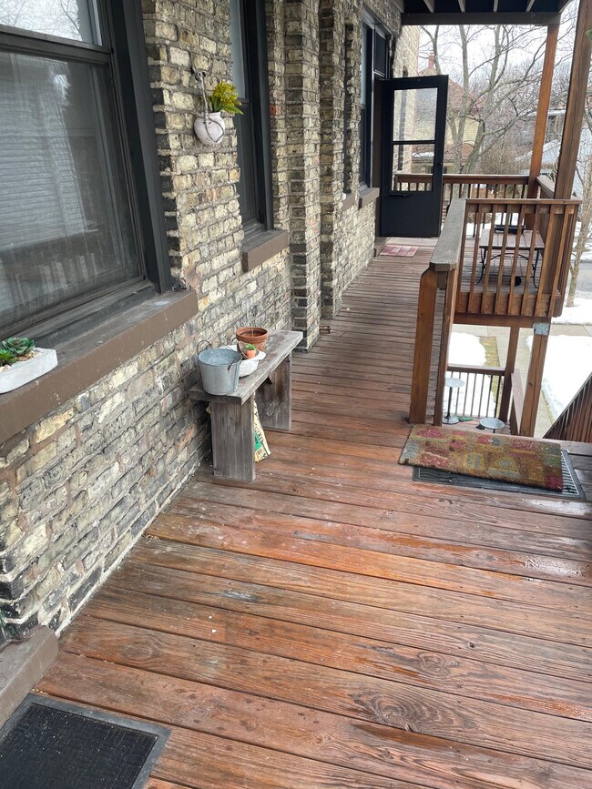 Back Porch 2 - 3745 W Grace St