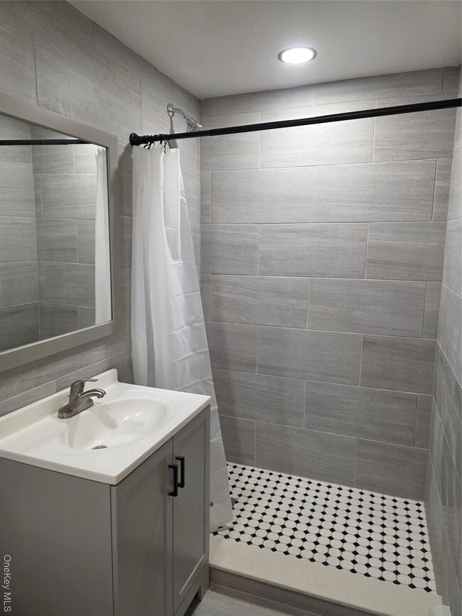 Building Photo - 8 Holly Ct