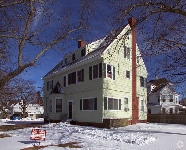 Building Photo - Evergreen Apartments