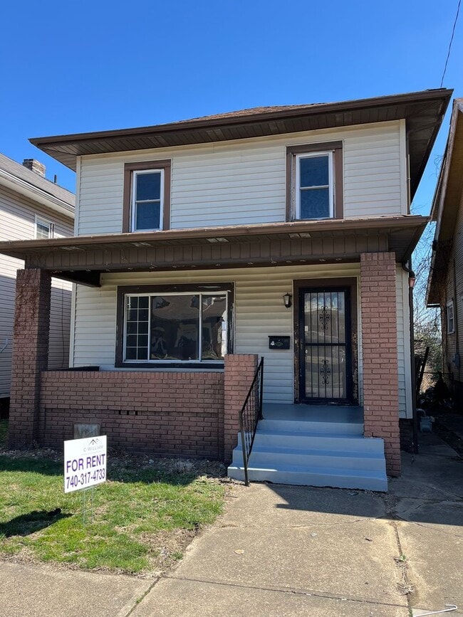 Building Photo - 718 Rosswell Ave