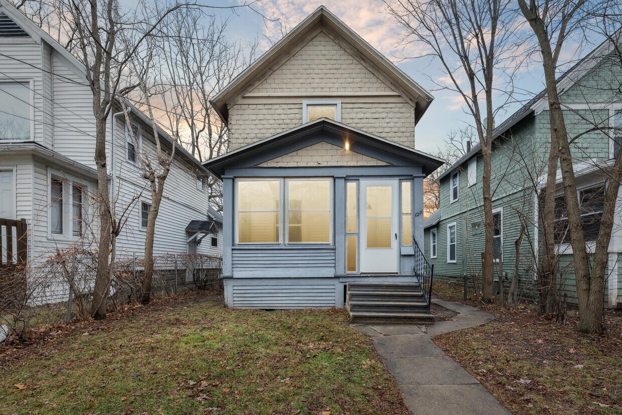 1211 Hickory St, Lansing, MI 48912 House Rental in Lansing, MI