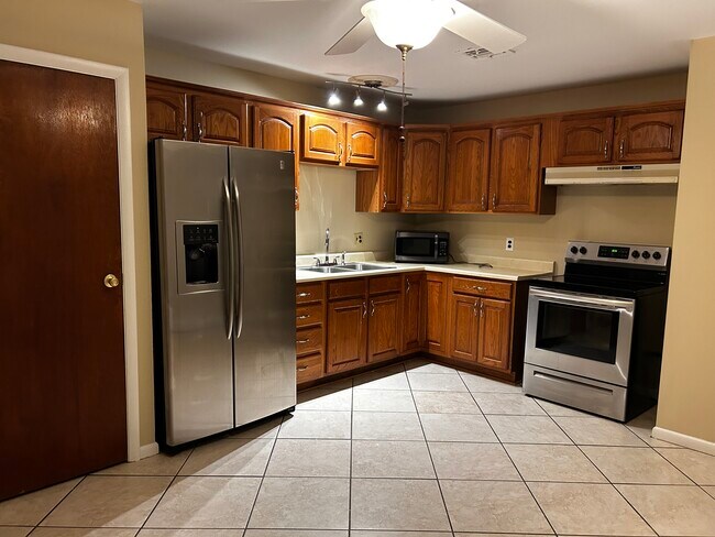 Foto del edificio - 220 E Trotwood Blvd