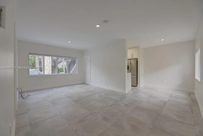 Foto del edificio - 81 Edgewater Dr