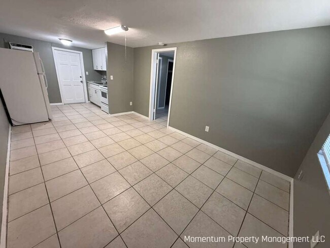 Building Photo - Remodeled One Bedroom- Clearwater! Apply Today- FOR FREE!