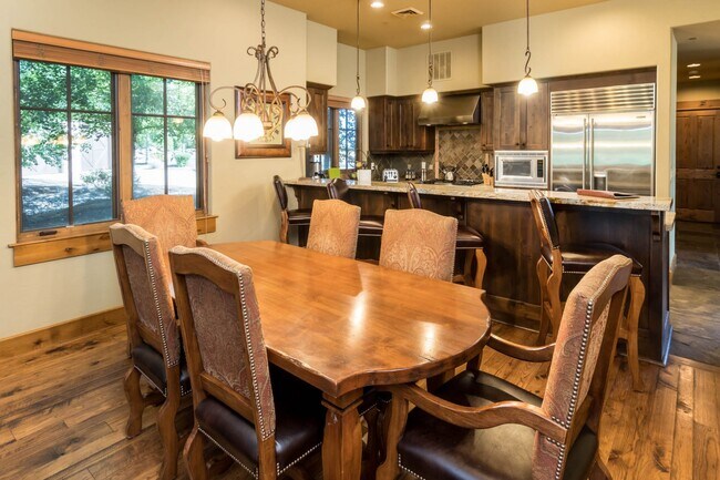 Building Photo - 65690 Adventure Ct