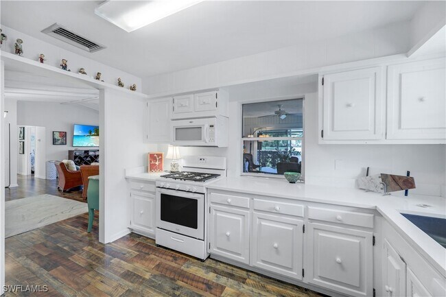 Foto del edificio - 1382 Jamaica Rd