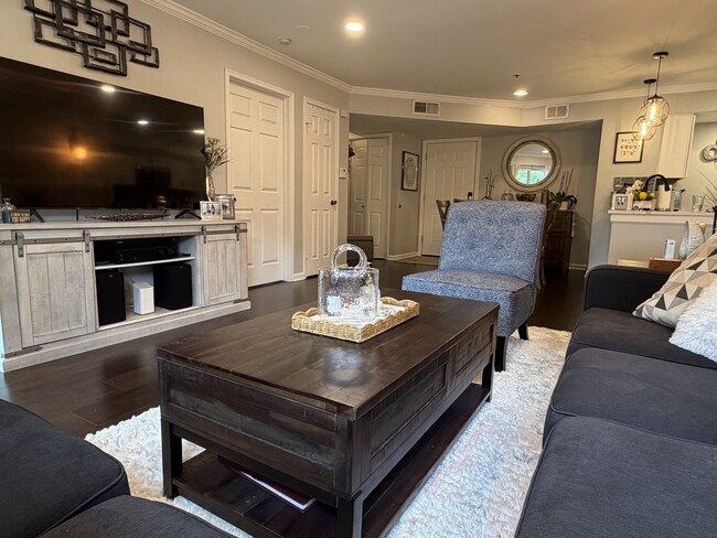 Foto del edificio - 3313 Wyndham Cir