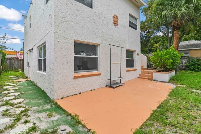 Foto del edificio - 515 Putnam Rd