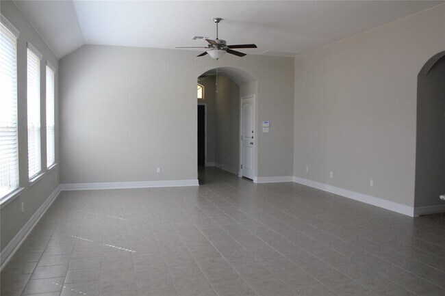 Building Photo - 400 Blue Waterleaf Ln