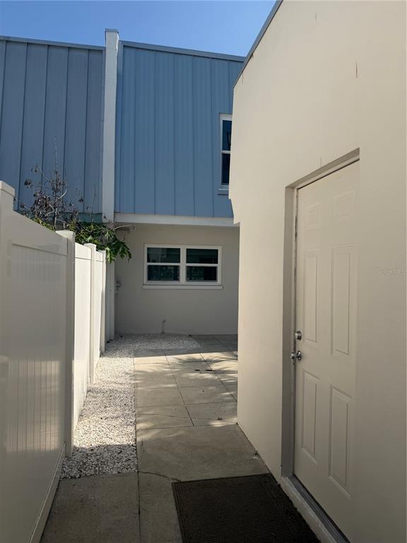 Foto del edificio - 716 Bayway Blvd