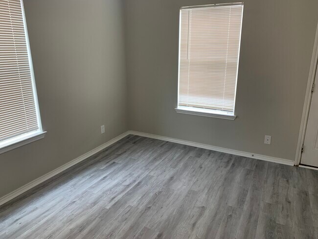 Sala de estar - 719 Claremont Pky