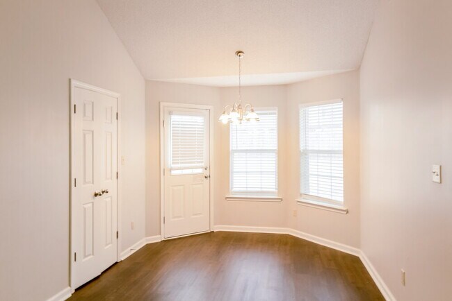 Foto del edificio - 4490 Shadow Glen Cove