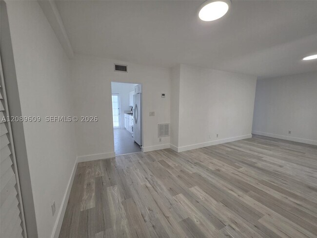 Foto del edificio - 7845 NE Bayshore Ct