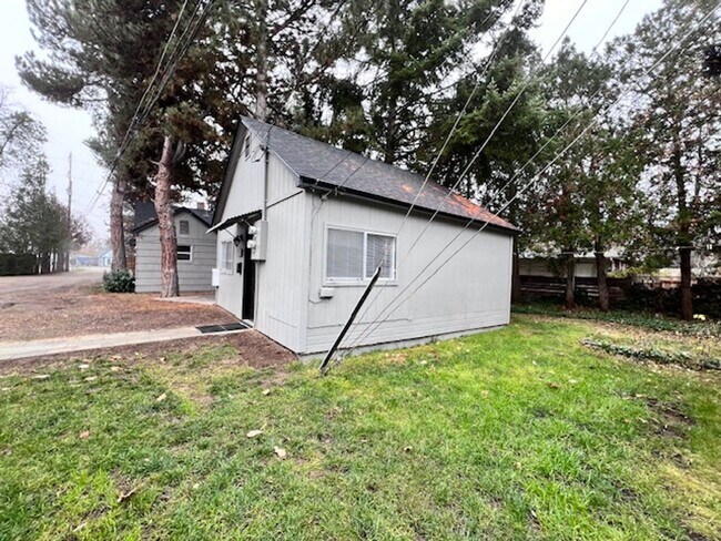 Foto del edificio - Charming 1 bedroom 1 bathroom Home on Bois...