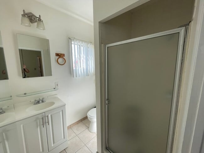 Building Photo - 840 Centinela Ave