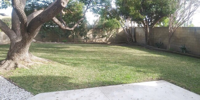Foto del edificio - 7925 Hellman Ave