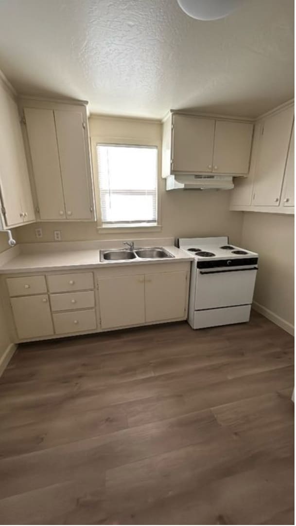 Building Photo - 2 Bedroom, 1 Bath Single Family Home